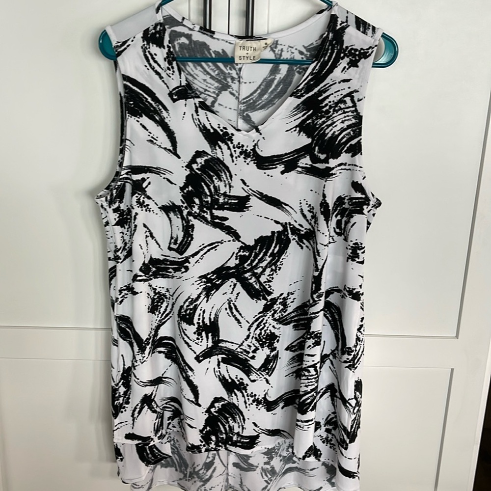 Truth + Style blouse.  Black and white, hi low detail and size medium.